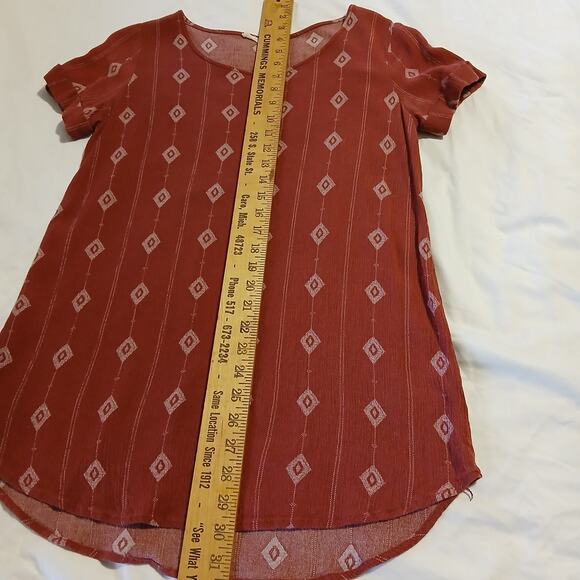Yellow Chair tunic rust/red colored with diamond details in white s/m sh slv - Picture 4 of 9